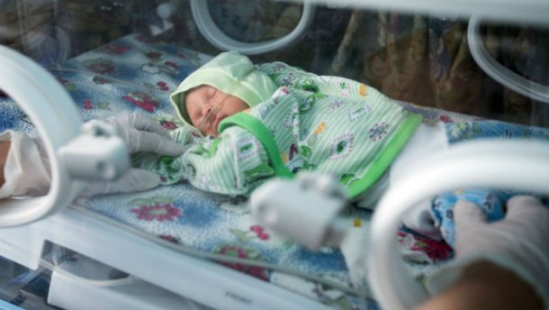 Новорожденного младенца хладнокровно выбросили возле дороги в Харькове