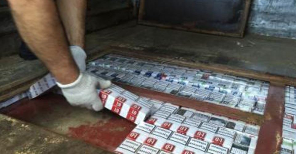 На Волыни украинец пытался провезти в прицепе почти 600 пачек сигарет (ВИДЕО)