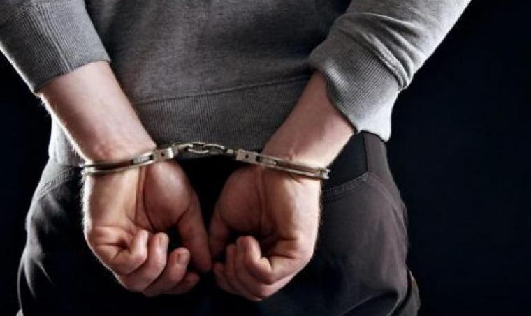 Вооружен и с наркотиками: в Ривне задержали сотрудника областного управления МЧС