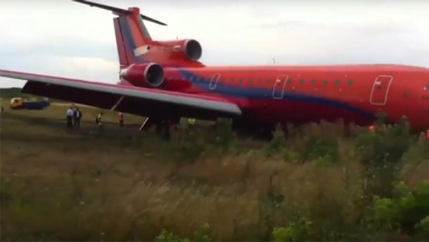 В России разбился самолет с сотней пассажиров (видео 18+)