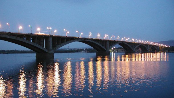 Парочку застукали во время секса на мосту в России: видео (18+)