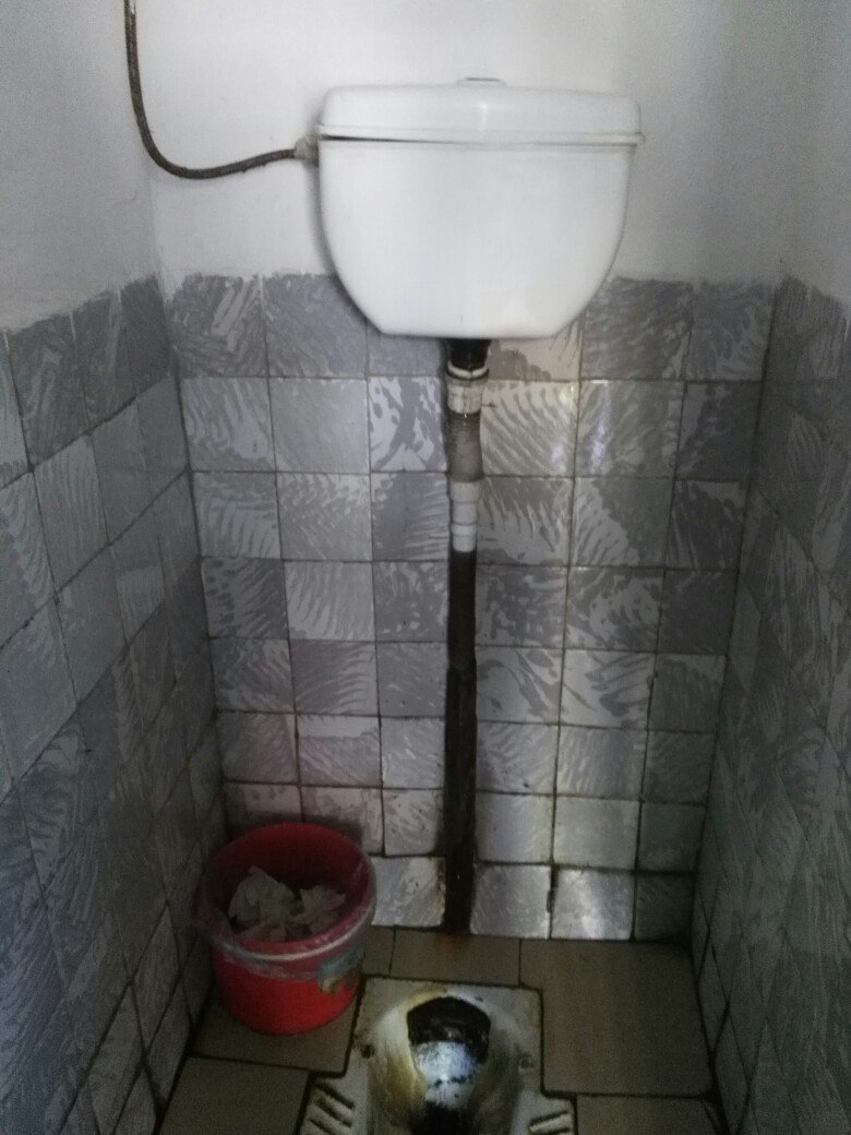 Львовян возмутило ужасное состояние платного общественного туалета (ФОТО)
