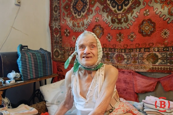 90-летняя бабушка в Полтаве днями и ночами кричит от голода, потому что о ней забывают родные (ВИДЕО)