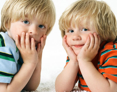 Тяжелобольным детям-близнецам нужна ваша помощь