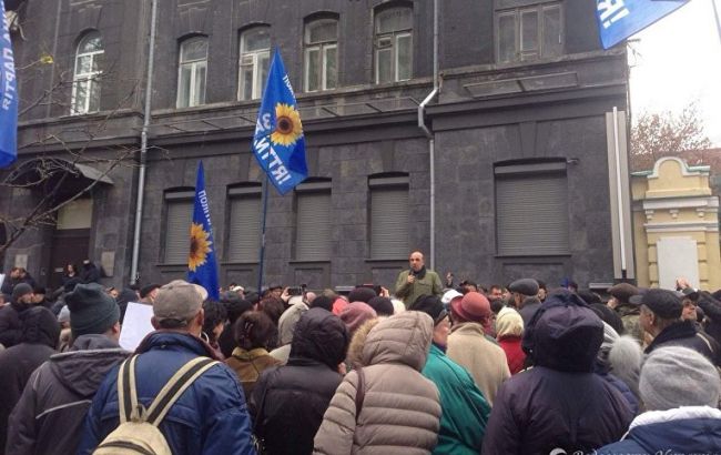 За митингами под НБУ стоит украинский политик, – эксперты