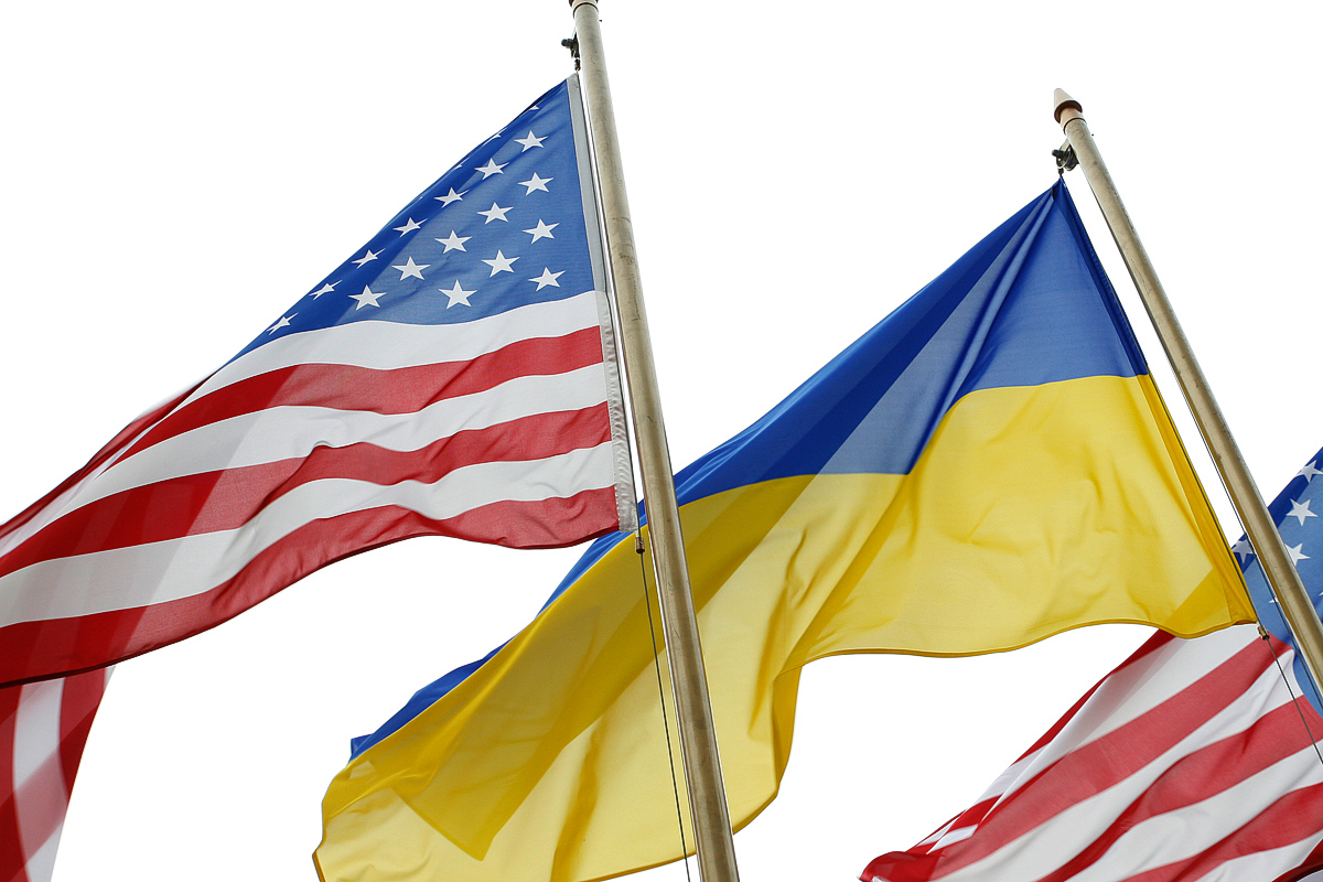 Обама подписал оборонный бюджет США с $350 млн помощи Украине