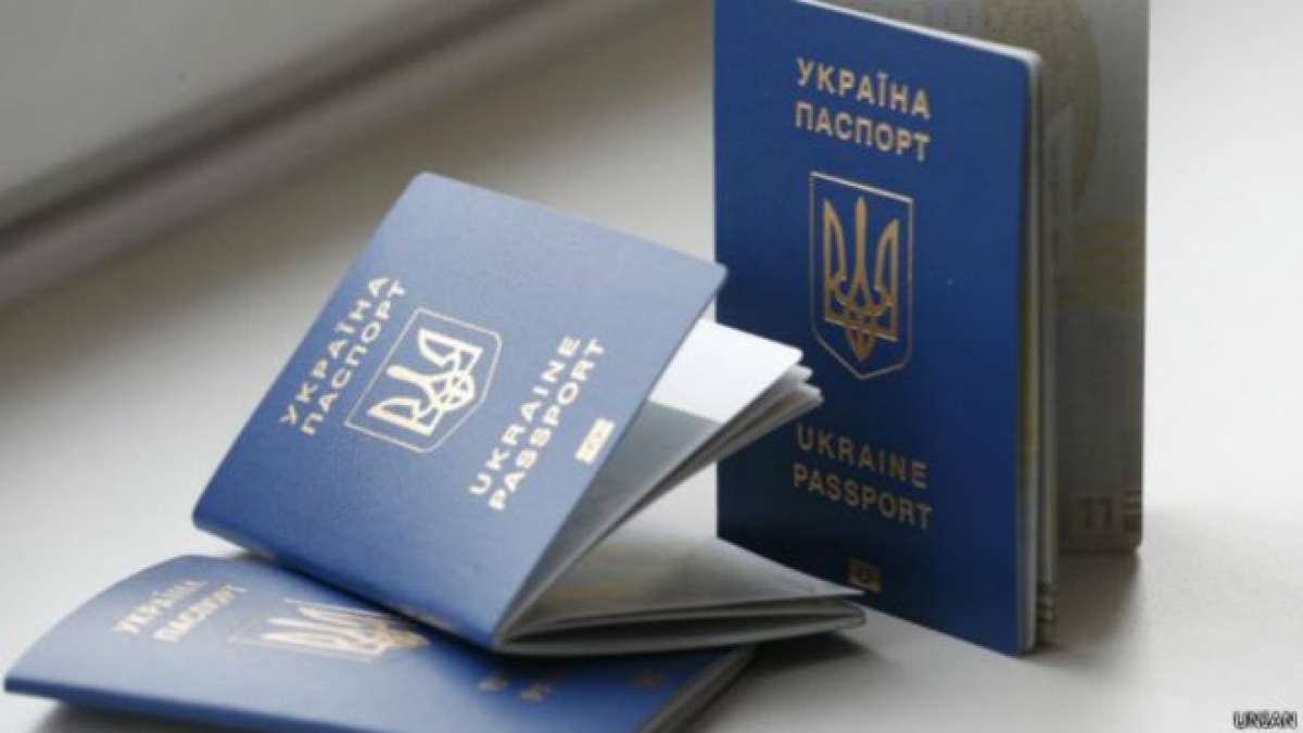 За границу теперь не поехать? Паспорта граждан Украины могут обнаружить недействительными