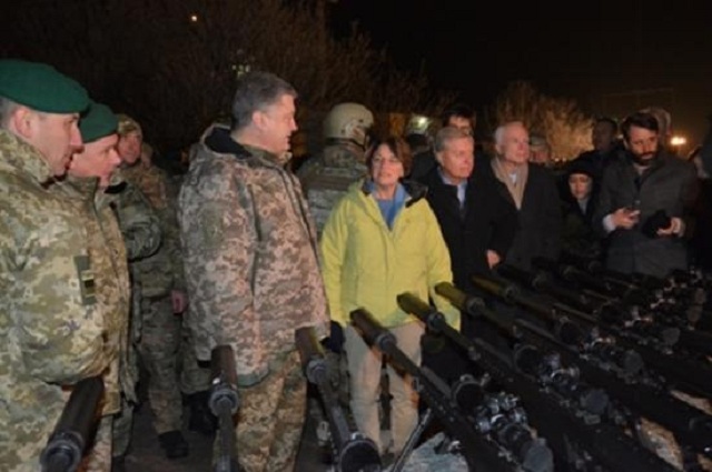 О них просто забыли: из-за Порошенко украинские солдаты встретили Новый год в холодном аэропорту