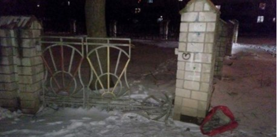 Во Львове задержали злоумышленников, которые демонтировали забор детсада