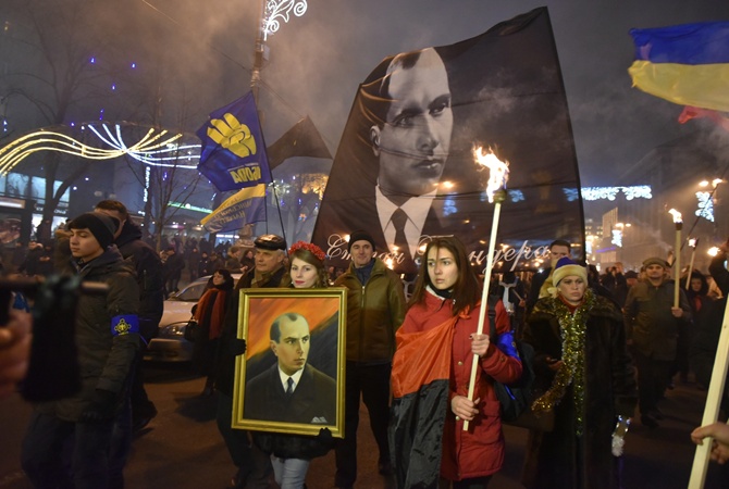Киевом прошло факельное шествие в честь Бандеры (ФОТО, ВИДЕО)
