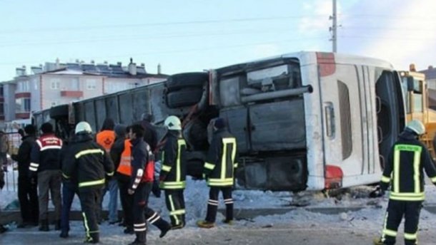 Жуткая авария в Турции: перевернулся автобус со школьниками, есть погибшие
