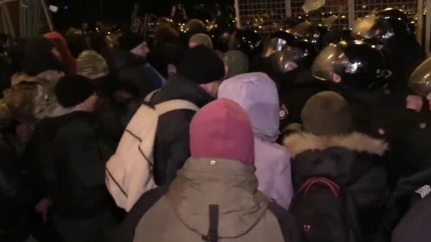 В Киеве полиция задержала лидера ОУН Коханивского и нескольких протестующих
