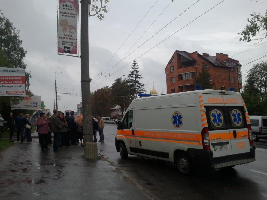 Ослепило: в Киеве изверг сбил мать и двоих детей на пешеходном переходе (ФОТО)