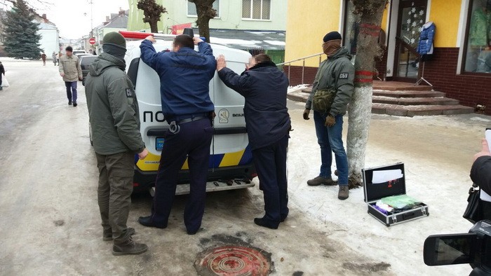 Наглости хватает: трое полицейских во Львовской области требовали взятку (ФОТО)