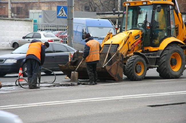 В Киевавтодоре «наварили» 11 млн грн на ремонте дорог