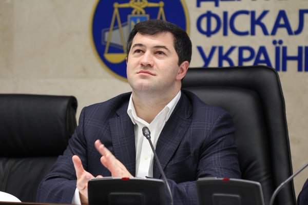 Совсем без головы: скандальный Насиров останется на посту главы ДФС