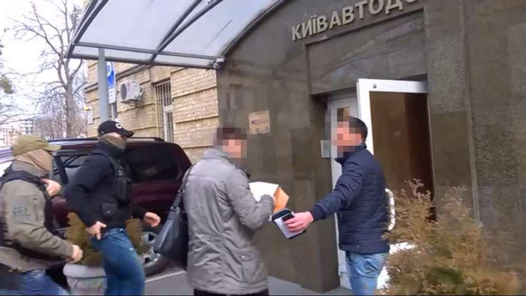 Впечатляющая находка: СБУ рассказала, что незаконного обнаружили во время обыска в «Киевавтодоре» (ВИДЕО)