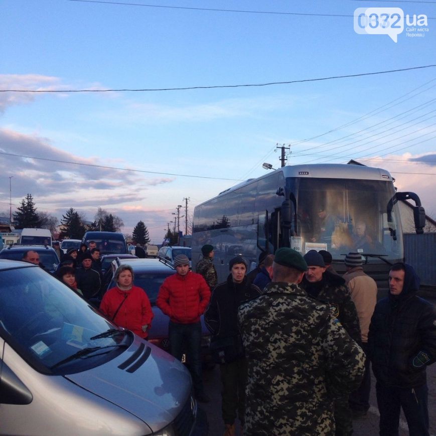Украинским волонтерам заблокировали въезд в зону АТО