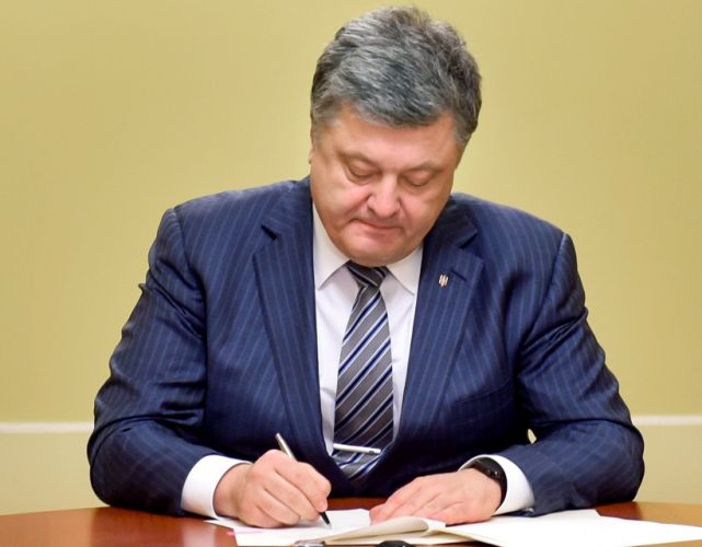 Порошенко подписал важный закон для переселенцев и ветеранов АТО