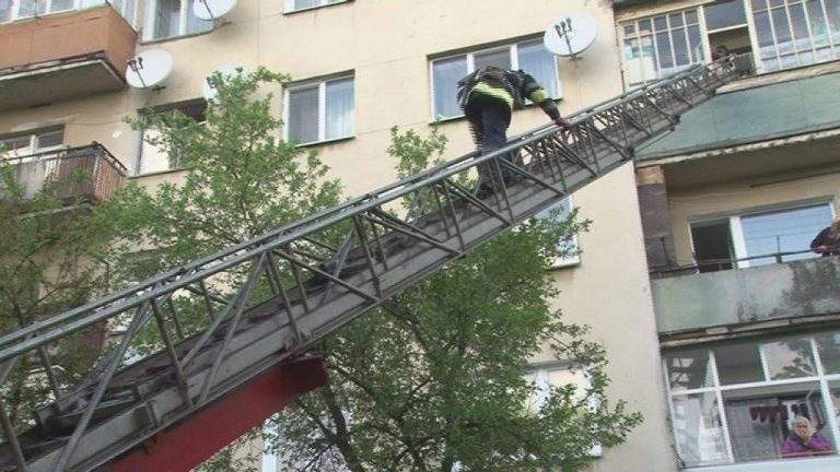 Страшный пожар Львовщине : жильцов эвакуировали с помощью автолестницы. Детали ошеломляют!
