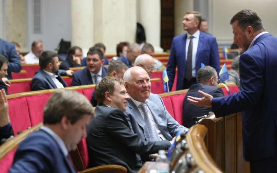 Каким депутатам украинцы оплачивают сумасшедшие пенсии. Вы будете поражены!