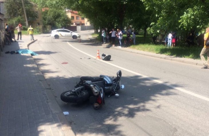 Два мотоциклиста устроили смертельное ДТП в Киеве! Трудно смотреть без слез (ФОТО