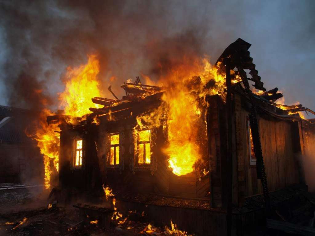 Он сгорел заживо: в Донецкой области произошел пожар, от которого мороз по коже, есть погибший