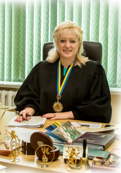 «На одну зарплату» Известная львовская судья шокировала своими роскошными доходами! Держитесь крепче!