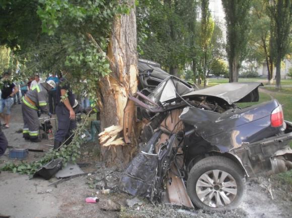 В страшной аварии под Киевом погиб сын известного чиновника и его друзья. Детали доводят до слез