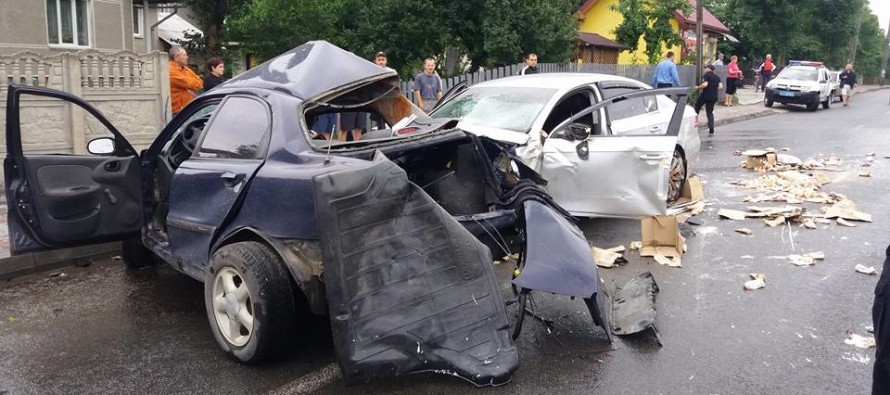 Авто сложилось вдвое! В Харькове произошла жуткая ДТП, где погибли все. От подробностей мурашки по телу