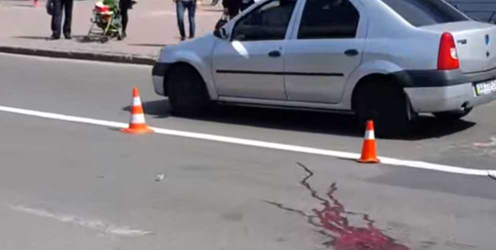 Трагический день… Под Львовом машина сбила женщину насмерть, ее размазало по всей дороге