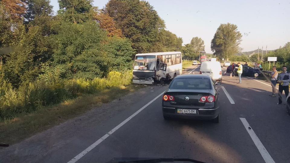 На Львовщине произошло страшное ДТП с участием пассажирского автобуса. Детали поражают