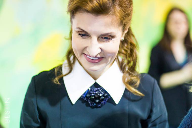 «Может себе позволить» Марина Порошенко поразила украинский вышивкой нежного цвета, сшитой на заказ. Глаз не отвести!