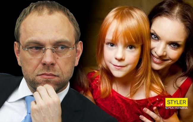 «Она просила о мире, но он не слышал ее»: Жена Власенко рассказала о его нечеловеческих издевательства над ребенком