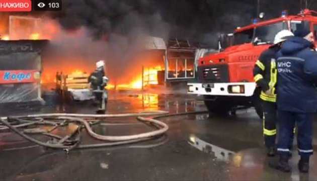 Небо пылает! Жуткий пожар всколыхнул Киев, там сейчас происходит настоящий кошмар