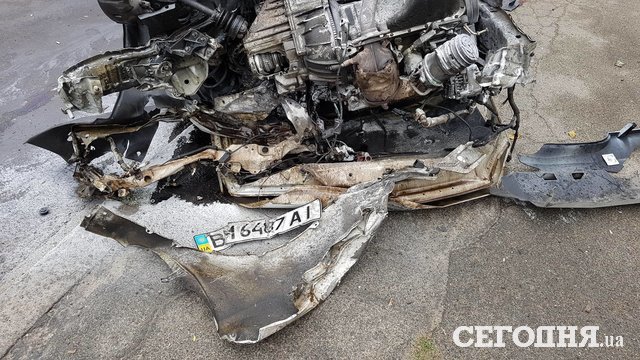 Там был настоящий ад!!! В Киеве произошло жуткое ДТП, от машины ничего не осталось (фото 18+)