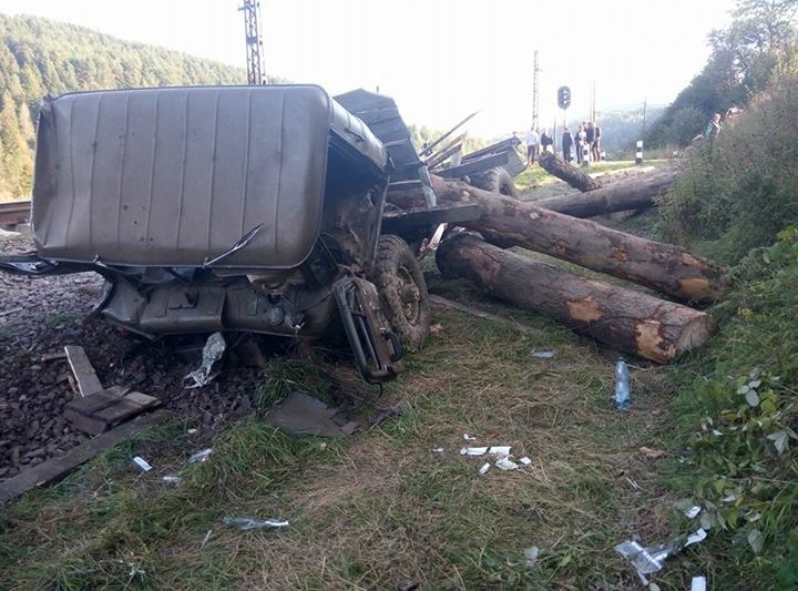 «Электричка на большой скорости снесла грузовик…»: Металл, дерева, пострадавшие. Там был настоящий ад