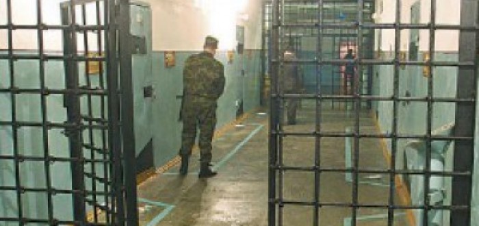 «В тяжелом состоянии доставили в больницу»: В Лукьяновском СИЗО заключенные напали на следователя