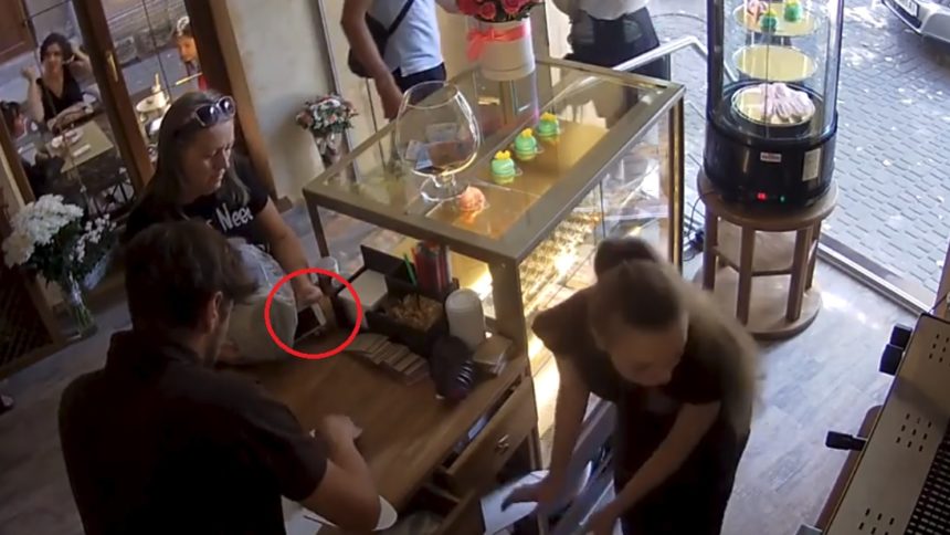 Клевета и монтаж? Активистка-переселенка украла в кафе айфон (Видео)