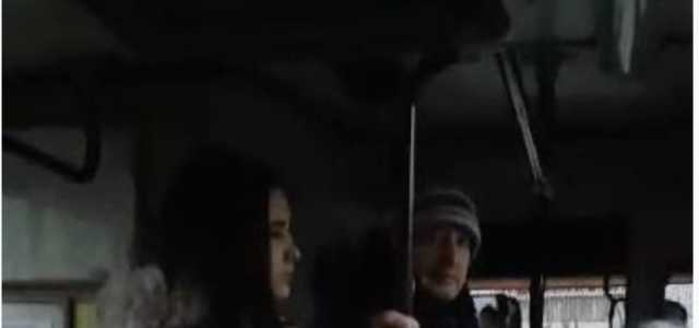 «То, что успел снять…»: В троллейбусе педофил приставал к молодой девушке (Видео 18+)