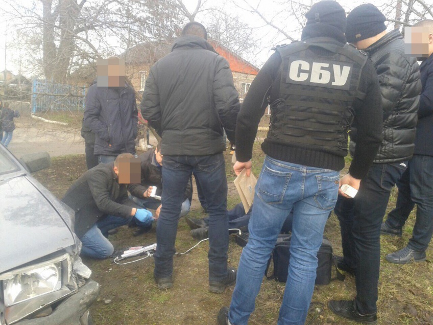 В Кировограде полицейского, который попался на взятке, отпустили домой