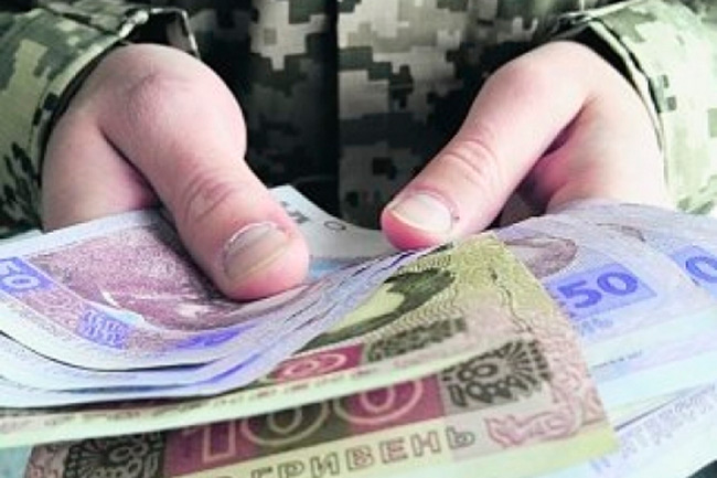 «Не 30, а 560 грн…»: Сколько будут получать военные с Нового года