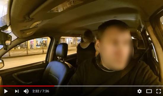 «Водителя попросили погулять»: Бешеная безудержная парочка занялась «этим» прямо в такси