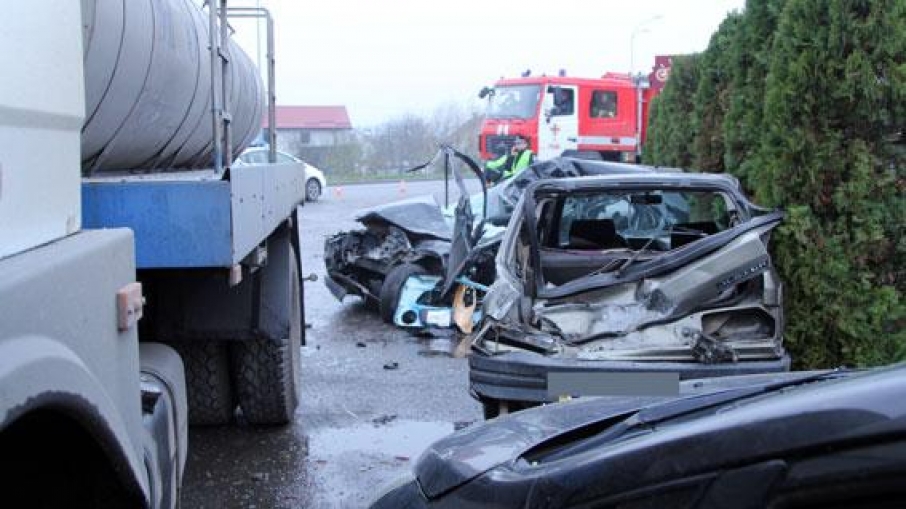 «Умер мгновенно»: На Львовщине грузовик влетел в легковушку