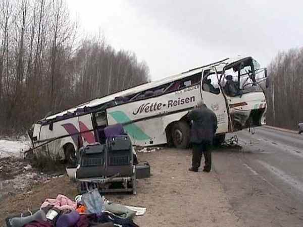 «Десятки детей госпитализированы»: Автобус со школьниками попал в аварию