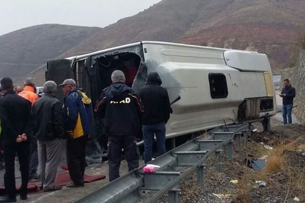 «12 человек получили ранения и…»: Пассажирский автобус сорвался с дороги