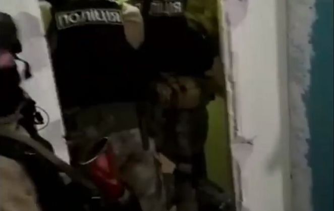 «С винтовки у прохожих»: В Одессе взяли штурмом квартиру стрелявшего в людей мужчину