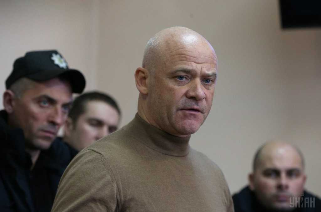«Обязал отпустить в зале суда»: Мэра Труханова отпустили на поруки известного нардепа
