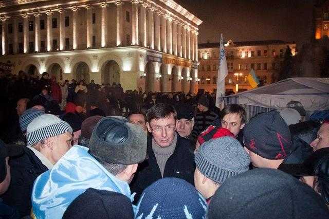 «Разносил бронежилеты на Майдане и …»: Новое заявление Луценко ошеломило украинцев