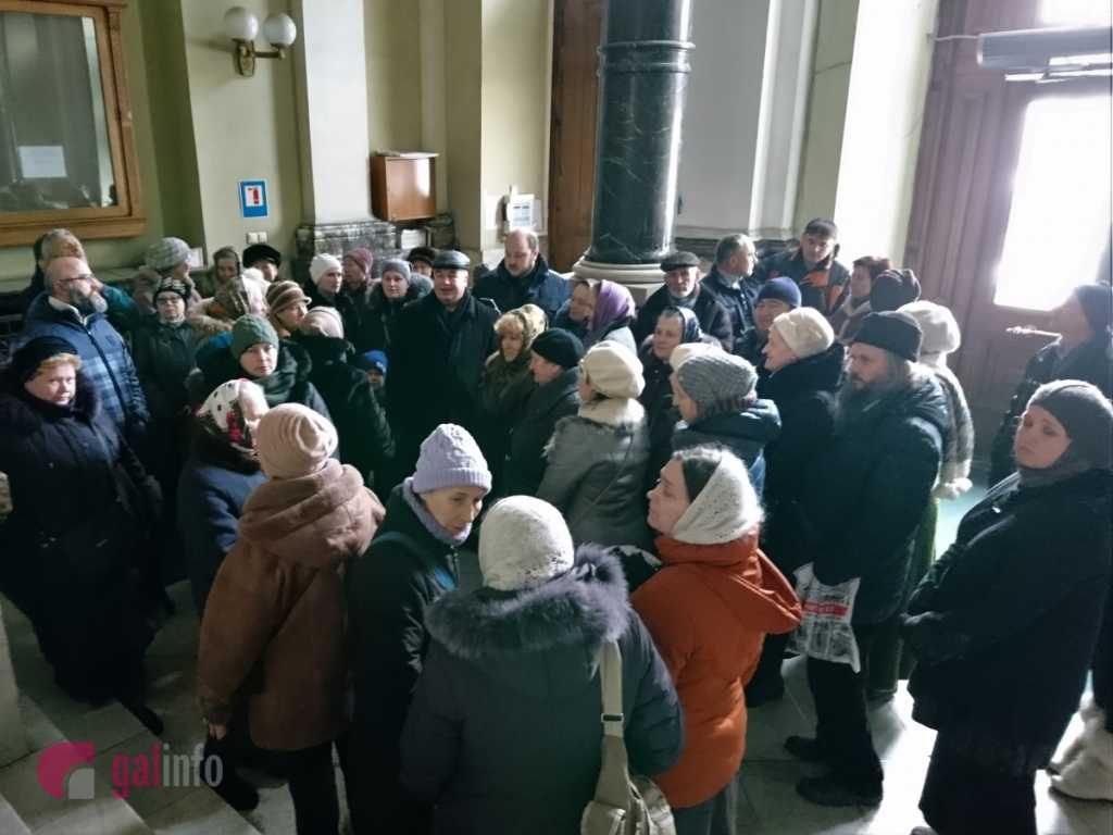 «Поджог был преднамеренный»: Прихожане сгоревшей церкви во Львове устроили пикет и рассказали, что произошло на самом деле